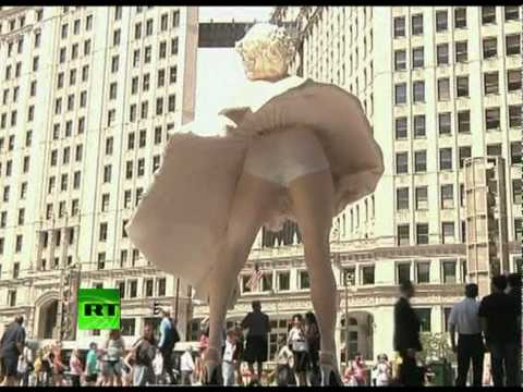 Video: Giant Marilyn Monroe statue unvei