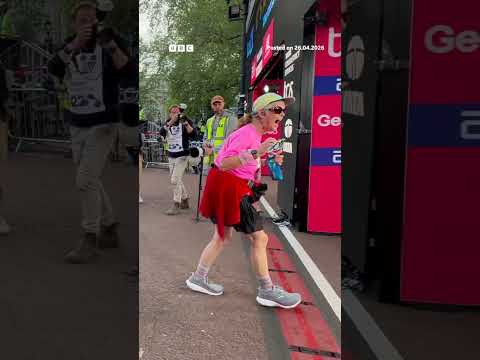 Last marathon runner crosses the finish line on The Mall