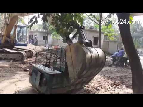 চট্টগ্রাম বিআরটিএ’তে মেয়াদোত্তীর্ণ সিএনজি বেবিটেক্সি স্ক্র্যাপ করার দৃশ্য। রিপোর্ট : মুন্না