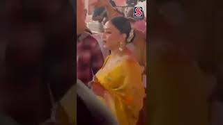 Download lagu Madhuri Dixit And Shah Rukh Khan Share A Warm Hug At Devendra Fadnavis's Oath Ceremony | N18S mp3 Download lagu Madhuri Dixit And Shah Rukh Khan Share A Warm Hug At Devendra Fadnavis's Oath Ceremony | N18S mp3
