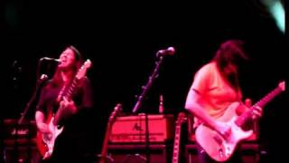Breeders - Walk It Off (2008) London, UK