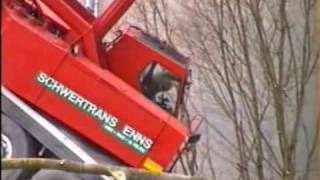 preview picture of video 'Enns Austria Kranunfall Crane Accident'