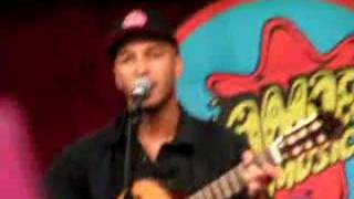 Tom Morello (The Nightwatchman)- House Gone Up In Flames (live!)