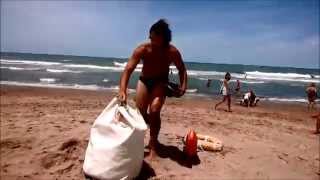 preview picture of video 'Guardavidas de Pinamar Rescate Real Playa Cocodrilo'