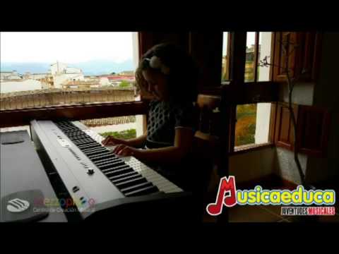 Valentina y la flor -  Nora Hachti Lara - Úbeda