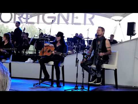 Videoclip de The Flame Still Burns (Live) — Foreigner