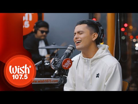 James Reid performs "Randomantic" LIVE on Wish 107.5 Bus
