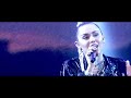 Mark Ronson - Nothing Breaks Like a Heart (Live on Graham Norton) ft. Miley Cyrus thumbnail 3