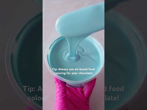 Tip: Always use oil-based food coloring for your chocolate! #chocolate #strawberries