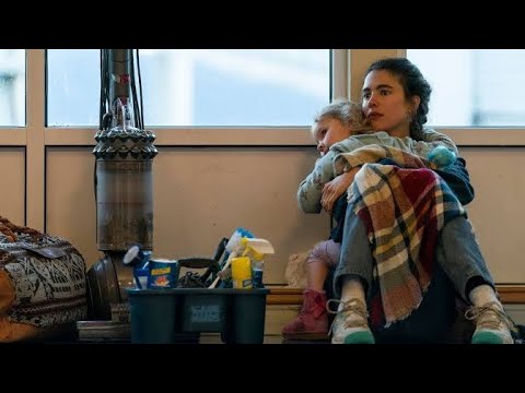 Maid 2021-After leaving her husband, she turns to housecleaning to provide a better life for her kid