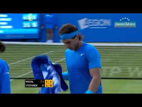 Rafael Nadal scivola - ATP Queen's 2011