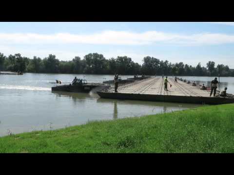 Pod din pontoane plutitoare construit in jumatate de ora. Stiri Braila - Probraila.ro