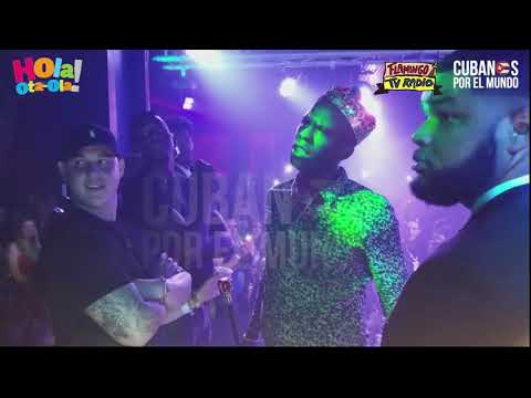 Alex Otaola se aparece en concierto del reguetonero cubano Chocolate MC y se forma el caos