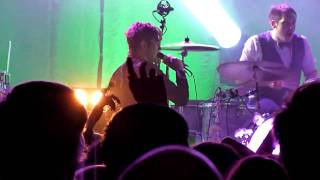 Kids In Glass Houses - Hunt The Haunted