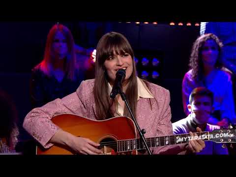 Clara Luciani "Beaux" (générique "L'École de la Vie") (2021)