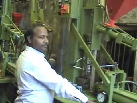 Semi automatic plastic injection moulding machine