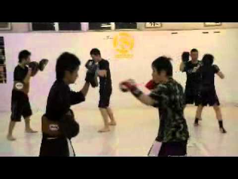 ＭＭＡ打撃レッスン　パンチミット打ち（講師池田久雄）