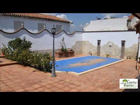 5 Bedroom Villa For Sale in Velez-Malaga, Spain for EUR 850,000