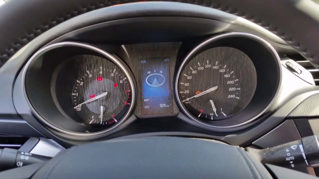 Toyota Avensis (2016) - komputer pokładowy