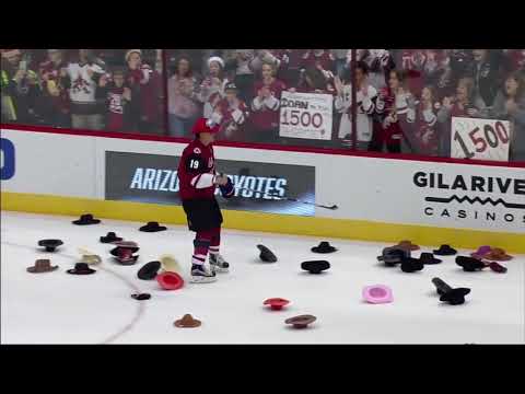 Coyotes fans toss cowboy hats for Shane Doan 's 1500th game