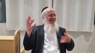 יום עיון חג השבועות תשפ"ו | עשרת הדיברות - כיבוד אב ואם - על החוברת 'יתרון האור' כיבוד אב ואם
