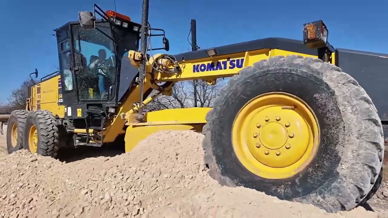 KARAKÖPRÜ’DE KIRSAL YOLLARDA ÇALIŞMALAR SÜRÜYOR