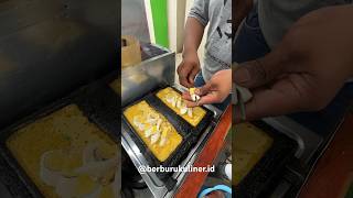 Download lagu Mang Ade's rare folded martabak goes viral in Bandung!! #streetfood mp3