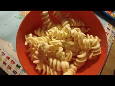 MongoTV_9731 - Spiser SKÅL CHIPS Med Glas Cola Fredag Aften