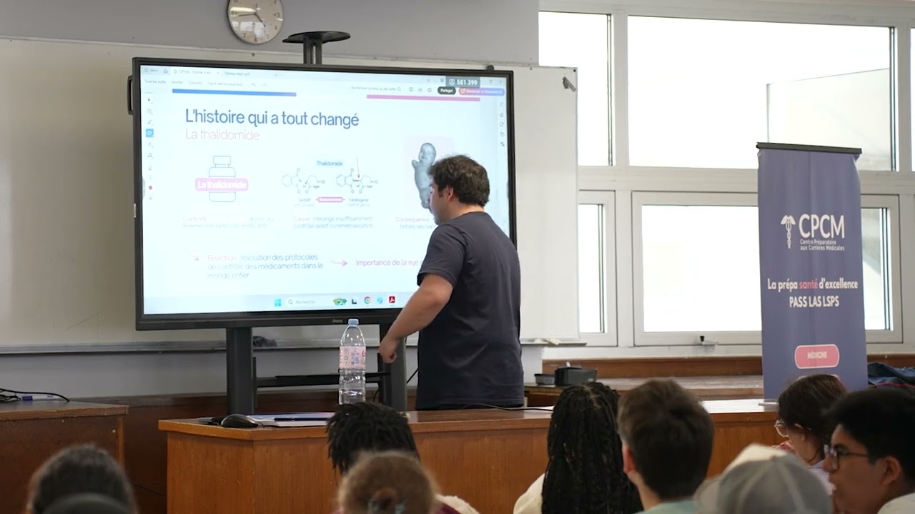 Vignette vidéo : extrait de cours de chimie avec Éric André au CPCM