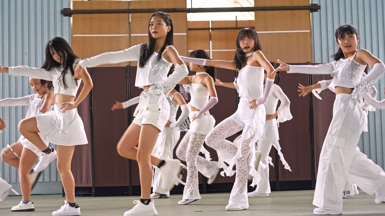 「JC ダンス」 真っ白な衣装で見せてくれる激しいダンスが見ものですよ‼️