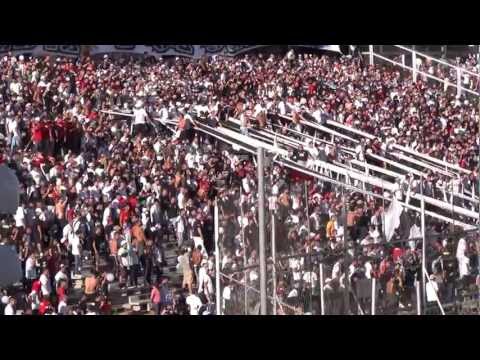 "Saben que el albo es el mas popular... COLO COLO (1) - U. de Concepcion (2) Apertura 2012" Barra: Garra Blanca &bull; Club: Colo-Colo