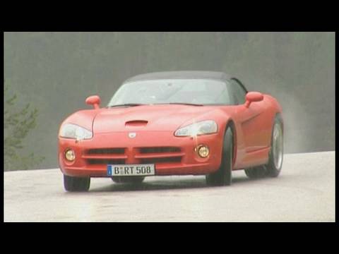 Dodge Viper SRT-10: Manuel Reuter hat auch im Regen Spaß mit der Viper
