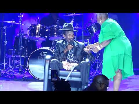 #legendary.john kaahwa singing no where to run by Martha and vandellas sang in 1965 #oldies