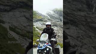 O grupo descendo o Trollstigen em fila | Tour Escandinávia 🏍️ #shorts