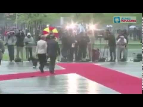 شاهد أخطاء بروتوكولية طريفة لرئيس فرنسا