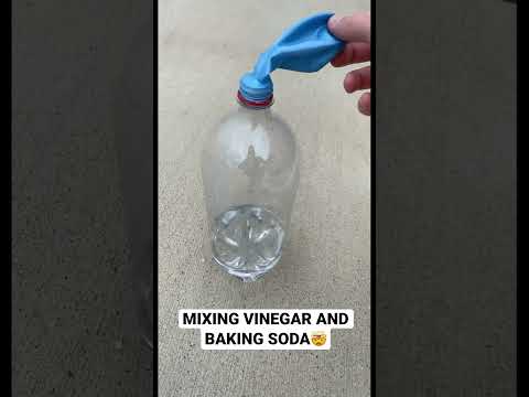 Mixing Vinegar And Baking Soda #Shorts