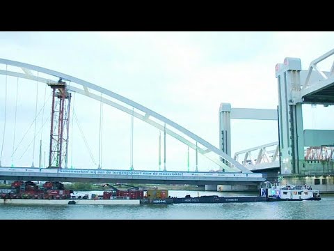 Hafenrundfahrt einer 200-Meter-Brücke: Maas-Arbeit in Rotterdam