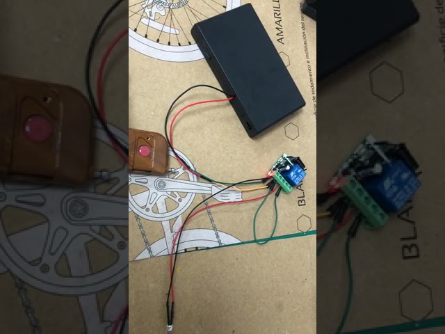 Vídeo relacionado con QIACHIP 433MHz Interruptor Remoto inalámbrico Receptor de relé Módulo RF y Transmisor DC 12V 24V 30V 1CH para abridor de Puerta de Garaje, Llavero de Coche