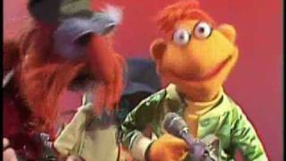 The Muppet Show: Scooter &amp; Floyd Pepper - &quot;Mr Bassman&quot;