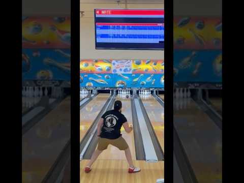 2 bowlers 2 different worlds 🤯#2handedbowling #stormnation #rotogrip #viseinserts #bowling