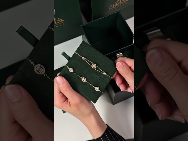 طقم ساعة وأساور فاخرة بلون ذهبي فضي مرصّع بالزركون