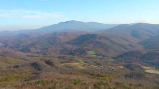 preview picture of video 'Panorama from Mt. Kabuto-myojin-dake 兜明神嶽からの区界高原と早池峰  2011/10/28'