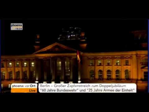 GroßerZapfenstreich  "60 Jahre Bundeswehr" vor dem Reichstagsgebäude.