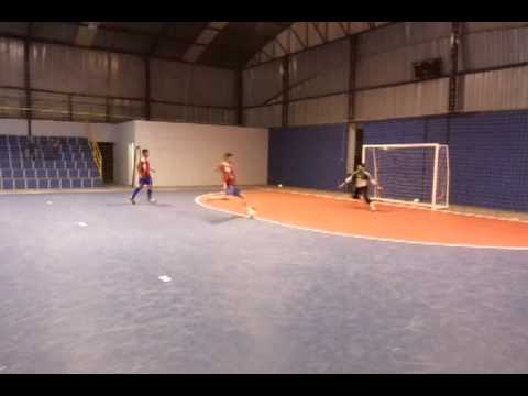 Defesa cara a cara treino Pinhal futsal.