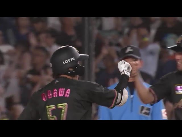 【8回裏】9球目を三遊間へ!! マリーンズ・小川龍成 満塁から2点タイムリーで貴重な追加点!!  2024年8月7日 千葉ロッテマリーンズ 対 福岡ソフトバンクホークス