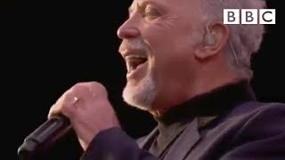 Tom Jones performs &#39;It&#39;s Not Unusual&#39; | T in the Park - BBC