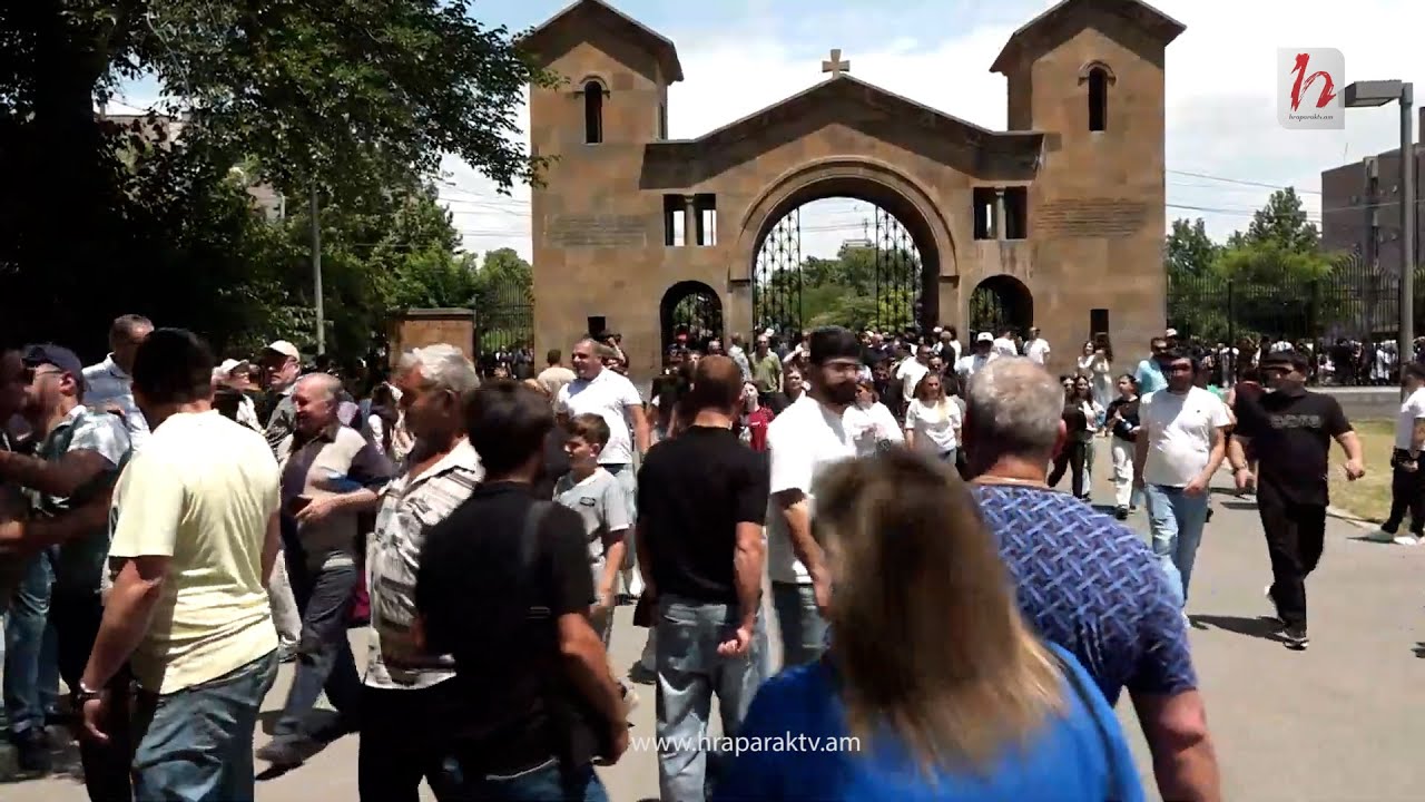 ՈւՂԻՂ. Հազարավոր քաղաքացիներ երթով գալիս են Մայր տաճար