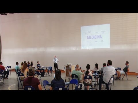 Estudantes participam do vestibular de medicina do Claretiano