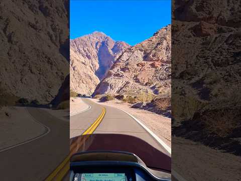 RUTA 68 entre CAFAYATE e SALTA, NORTE da Argentina de MOTO