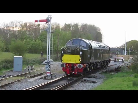 UK: Swanage Railway Diesel Gala 2016, Class 40 D213 (40013) "Andania" running round at Norden